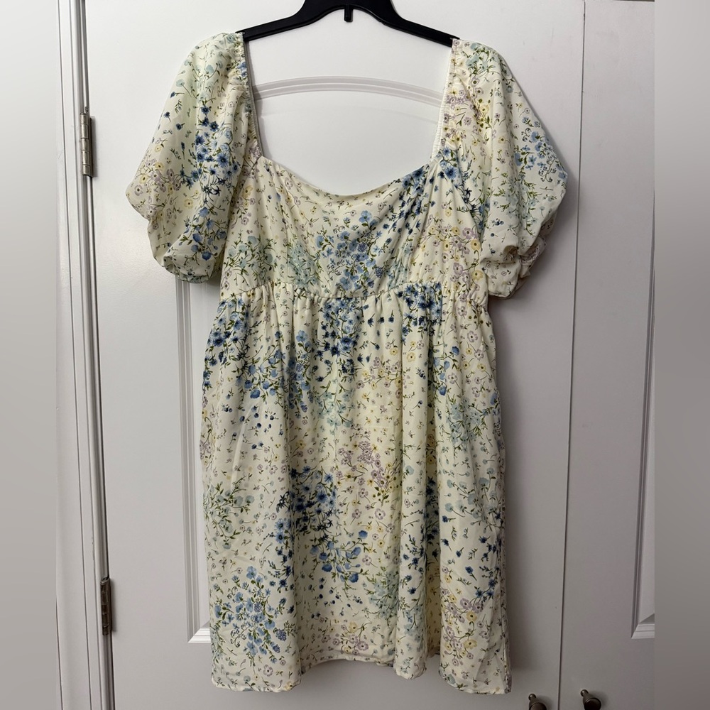 Arula floral white dress with puffy sleeves NWT